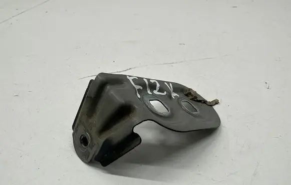 Fender mounting bracket