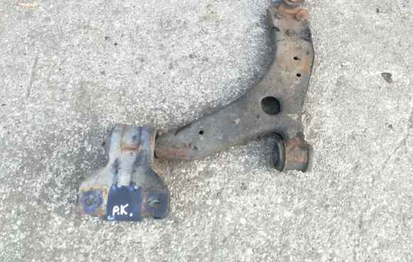 Ford Focus Front lower control arm/wishbone STA1218552