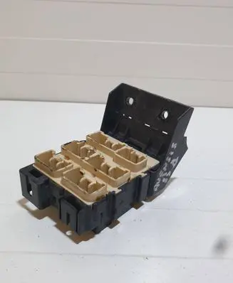 Toyota Avensis T250 Fuse module 8273405030