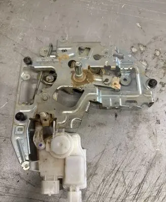 Renault Master III Rear door lock 906123257r