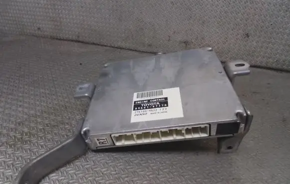 Toyota Prius (XW20) Engine control unit/module 8966147170 2751009522