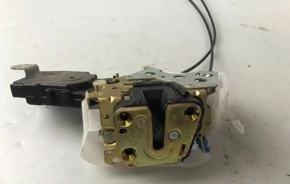 Subaru Forester SG Front door lock