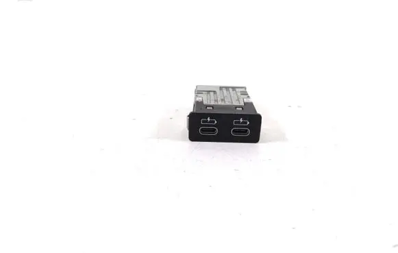 Mini Clubman F54 USB socket connector 8711938