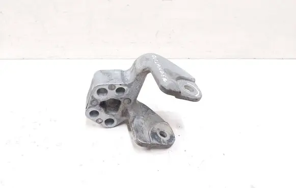 Mitsubishi Outlander Engine mounting bracket 