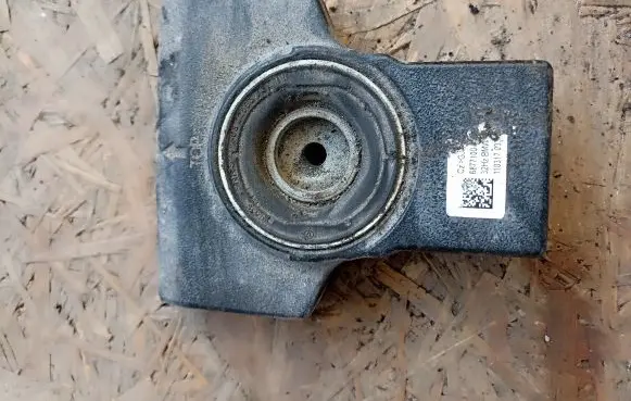 BMW 3 F30 F35 F31 Rear differential mounting bracket 6877100