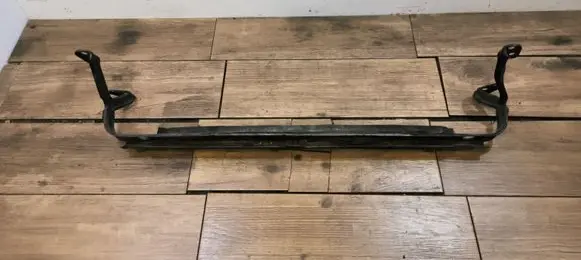 Volvo V50 Radiator mount bracket 250005