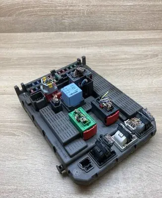 Peugeot 807 Fuse module 9646907380