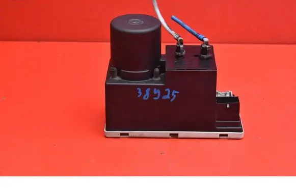Audi A3 S3 8L Central locking vacuum pump 8D0862257B