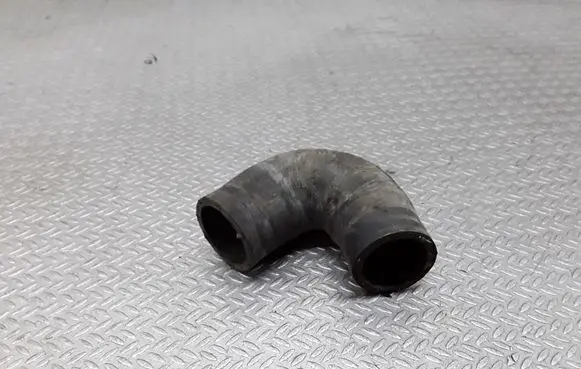 Volkswagen PASSAT B5.5 Engine coolant pipe/hose