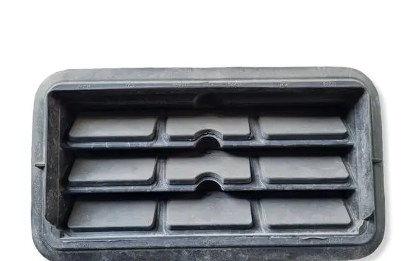 Dodge Challenger Quarter panel pressure vent 68170766AB