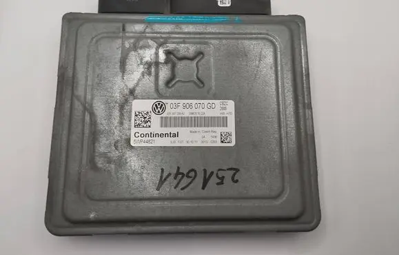 Volkswagen Polo V 6R Engine control unit/module 03F906070GD 03F907309AJ 5WP44821