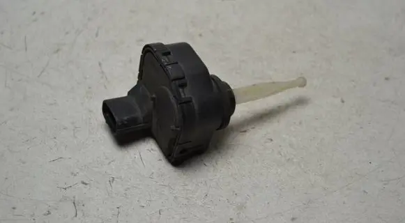 Headlight level adjustment motor