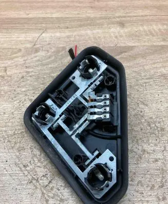 BMW 5 E39 Tail light bulb cover holder 8371325 TAILGATELEFTSIDE