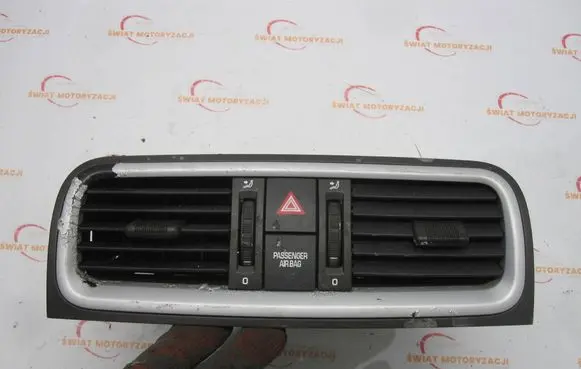 Skoda Fabia Mk2 (5J) Dash center air vent grill 5J0820951