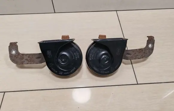 Volvo V50 Horn signal 30744027 30744028