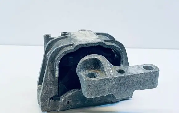 Volkswagen Touran I Engine mount bracket 1K0199262AT