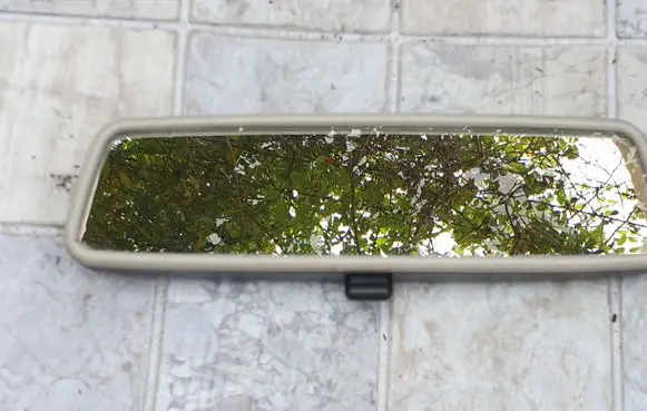 Volkswagen Golf V Rear view mirror (interior) E9014026
