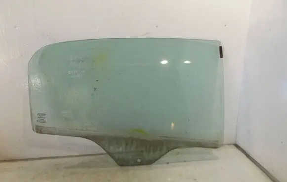 Rear door window glass
