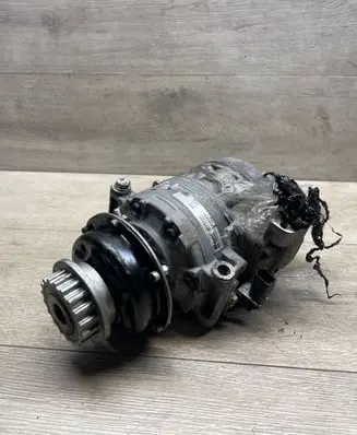 Volkswagen Transporter - Caravelle T5 Air conditioning (A/C) compressor (pump) 89063701 7184 0063506