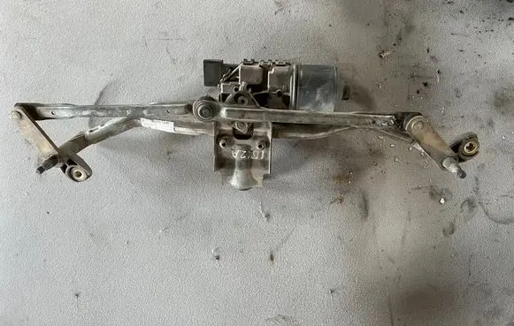Seat Ibiza III (6L) Front wiper linkage and motor 0390241526 6Q2955119A 6Q2955119