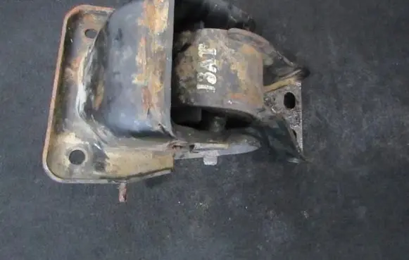 KIA Carnival Engine mount bracket