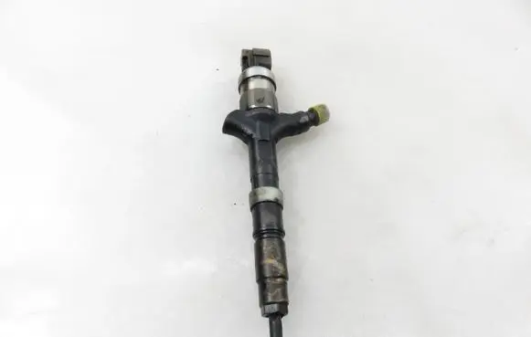 Toyota Corolla E120 E130 Fuel injector 2367027020