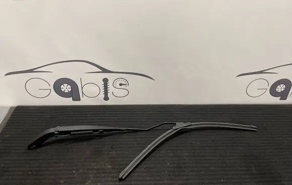 Front wiper blade arm