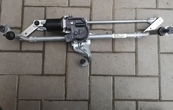 Volkswagen Tiguan Front wiper linkage and motor 5nc955023B A2805683 5NC955023B