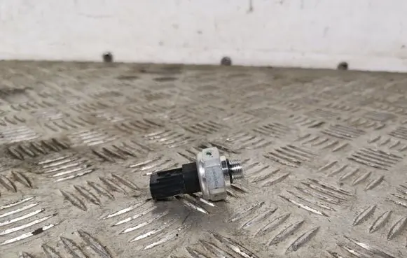 Toyota RAV 4 (XA50) Air conditioning (A/C) pressure sensor 03C131