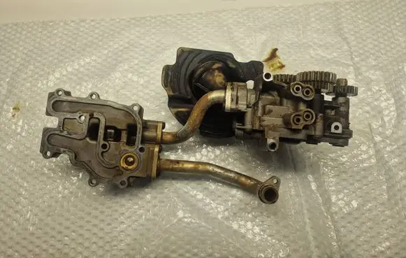Audi A8 S8 D4 4H Oil pump 079115103AR 057115105