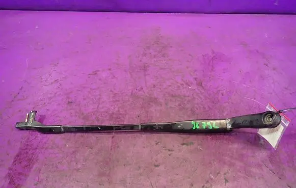 Volkswagen PASSAT B5.5 Front wiper blade arm