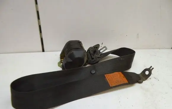 Volkswagen Golf III Front seatbelt 1F4857706