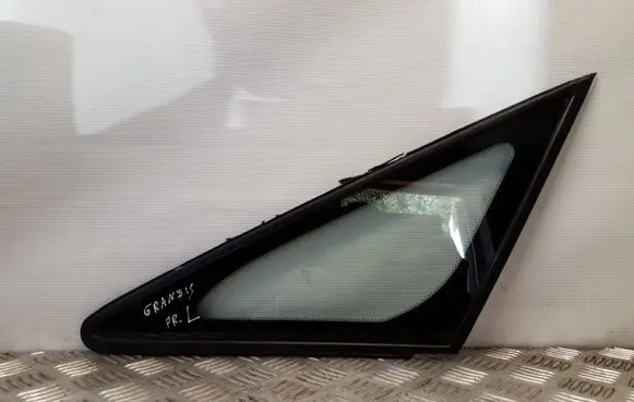 Mitsubishi Grandis Front triangle window/glass 