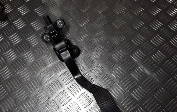 Chrysler Sebring (JS) Accelerator throttle pedal 04891586AB
