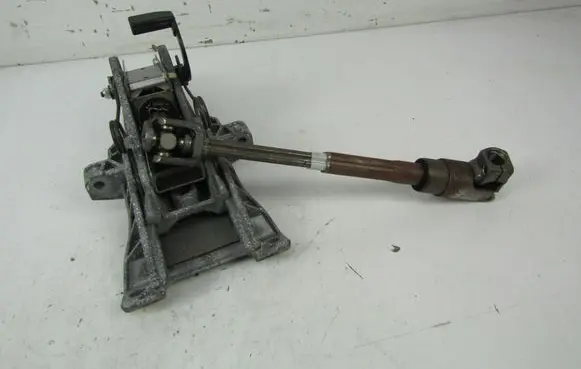Volkswagen PASSAT B6 Steering rack mechanical part 