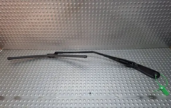 Volvo XC60 Front wiper blade arm S27705672 30753526