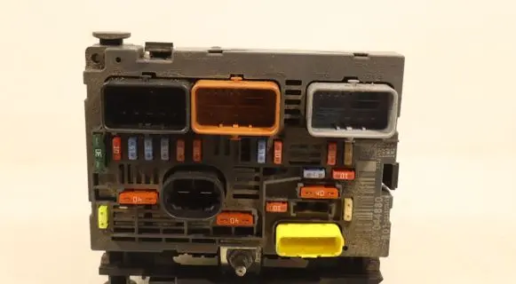 Citroen C4 I Picasso Fuse box set 9667044880