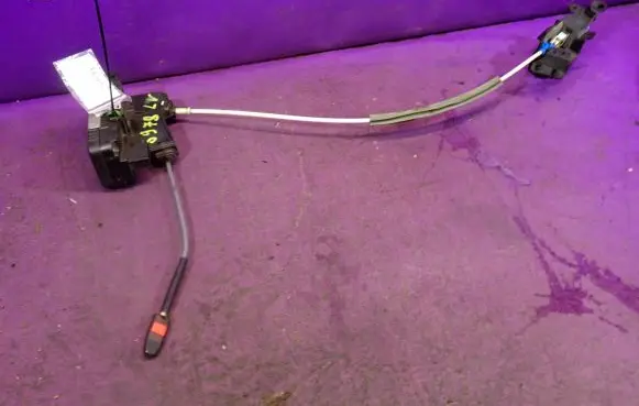 Opel Zafira A Front door lock 24444015EX
