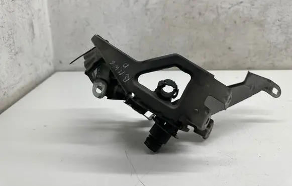 BMW 6 F06 Gran coupe Fender mounting bracket 7183752