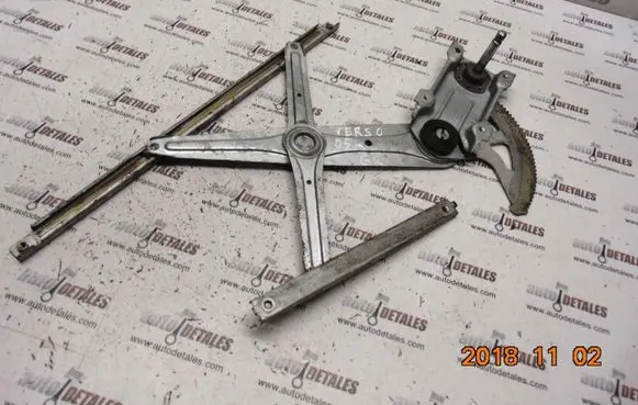 Rear door manual window regulator