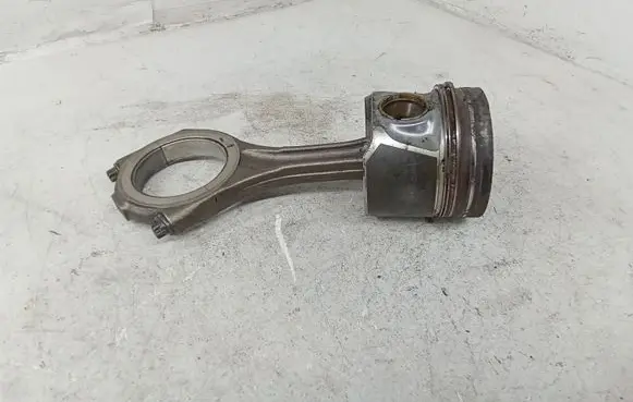 Volkswagen Touareg I Piston with connecting rod