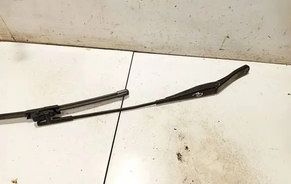 Front wiper blade arm