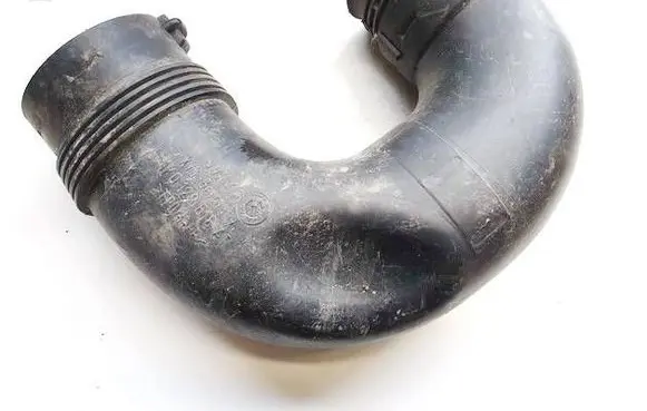 Volkswagen PASSAT B6 Air intake hose/pipe 1K0129618AT