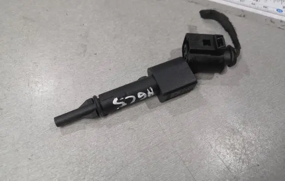 Audi A6 S6 C5 4B Interior temperature sensor 4B0820535A PA6GF30 MF1135800170