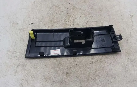 Toyota Corolla Verso E121 Front door window switch trim 742310F030