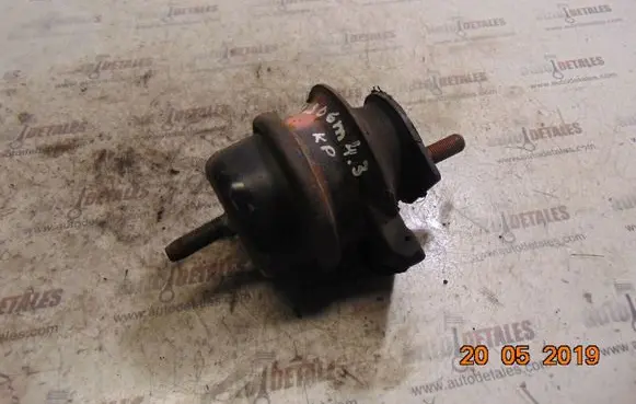 Lexus LS 430 Engine mount bracket 