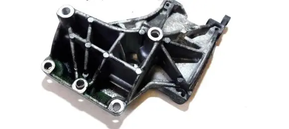 Alfa Romeo 156 Engine mounting bracket