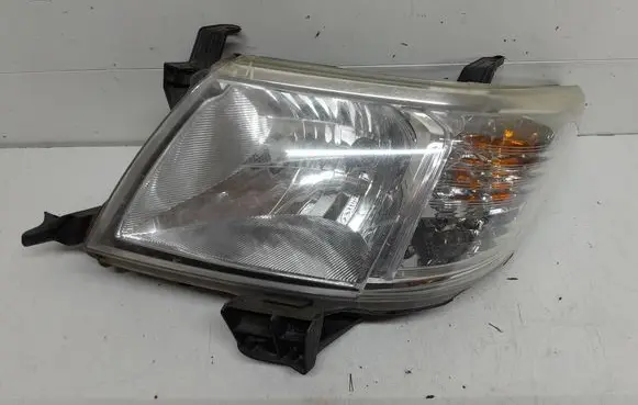 Toyota Hilux (AN10, AN20, AN30) Headlight/headlamp 