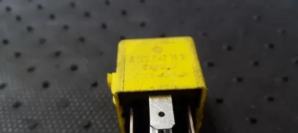 Mercedes-Benz E W210 Other relay A0025421419 V23134-A52-X335