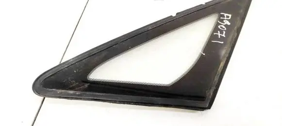 Toyota Avensis Verso Front triangle window/glass 